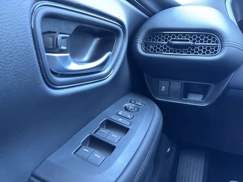 Certified 2026 Honda HR-V LX image 38
