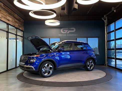 Used 2023 Hyundai Venue SEL w/ Cargo Package image 24