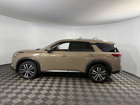 Used 2025 Nissan Pathfinder Platinum w/ Cargo Package AWD/4WD image 11