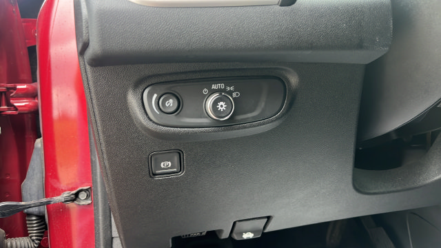 Used 2019 GMC Terrain SLE w/ Driver Convenience Package FWD image 11