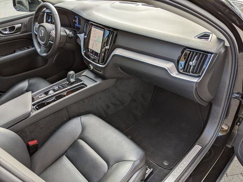 Certified 2025 Volvo S60 B5 Core AWD/4WD image 22