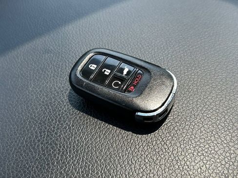 Used 2024 Honda Pilot Elite image 32