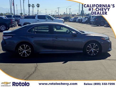 Used 2020 Toyota Camry SE w/ Carpet Mat Package image 8