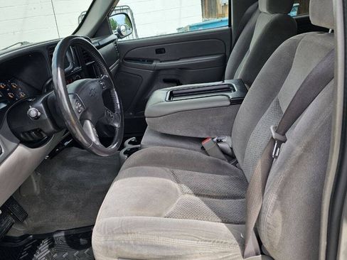 Used 2005 Chevrolet Avalanche Z71 w/ Preferred Equipment Group AWD/4WD image 10