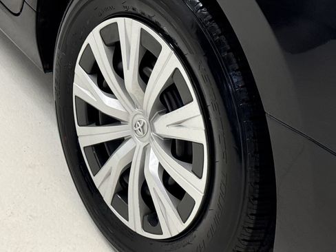 Used 2023 Toyota Camry LE FWD image 10
