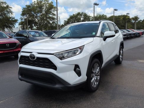 Used 2019 Toyota RAV4 XLE Premium FWD image 8