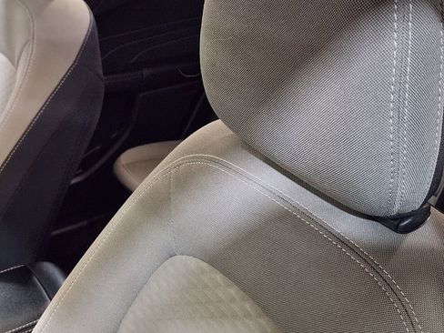 Used 2022 Ford Escape SE w/ SE Sport Appearance Package image 34