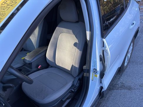 Used 2021 Ford Escape SE image 3