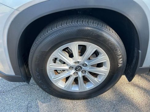 Certified 2024 Toyota Grand Highlander XLE image 9