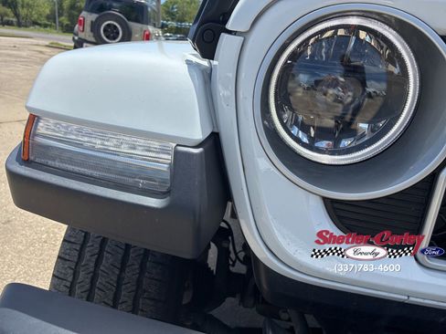 Used 2025 Jeep Wrangler Unlimited Sahara w/ Safety Group image 6