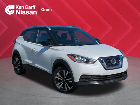Used 2020 Nissan Kicks SV image 1