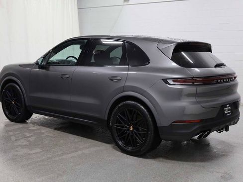 Certified 2025 Porsche Cayenne image 3