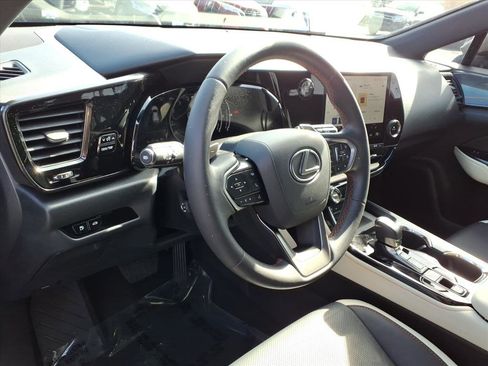 Used 2022 Lexus NX 250 FWD image 9