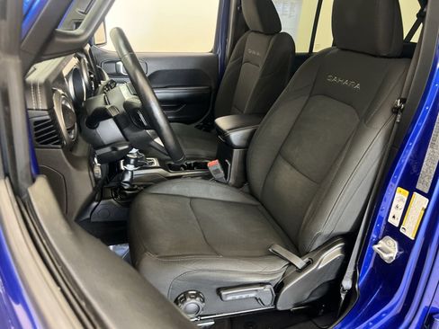 Used 2018 Jeep Wrangler Unlimited Sahara AWD/4WD image 11