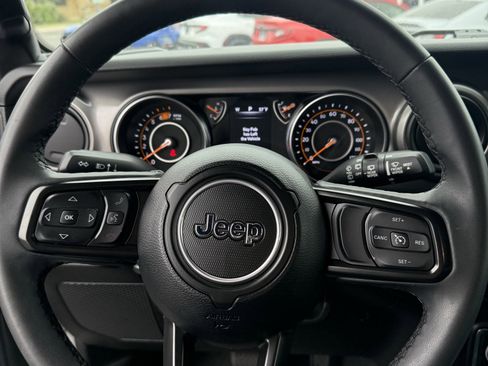 Used 2023 Jeep Wrangler Willys image 22