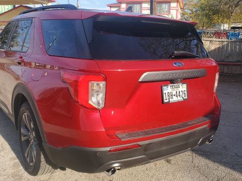 Used 2021 Ford Explorer XLT w/ Equipment Group 202A image 5