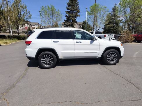 Used 2017 Jeep Grand Cherokee Limited w/ Trailer Tow Group IV AWD/4WD image 6
