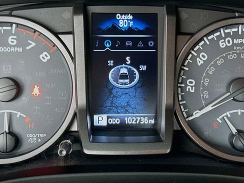 Used 2018 Toyota Tacoma TRD Sport AWD/4WD image 10