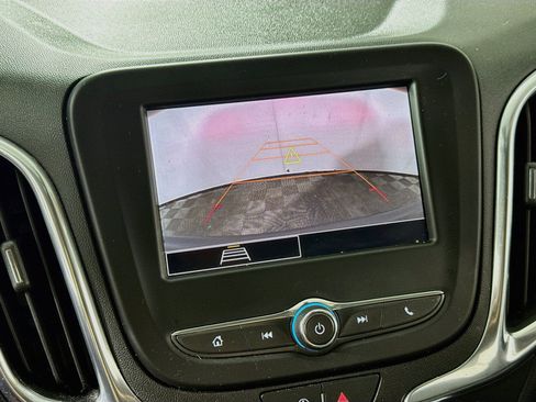 Used 2022 Chevrolet Equinox LT w/ Driver Convenience Package AWD/4WD image 3