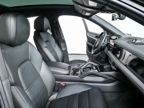 Certified 2024 Porsche Cayenne Coupe image 25