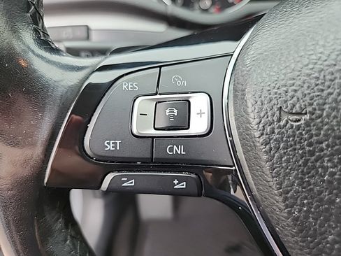 Used 2018 Volkswagen Passat 2.0T R-Line FWD image 15