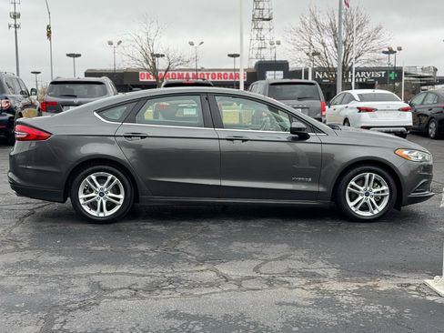 Used 2018 Ford Fusion SE image 4