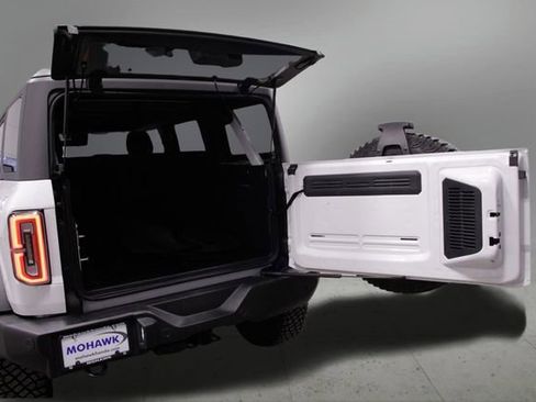 Used 2022 Ford Bronco Wildtrak image 19