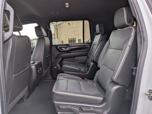 Used 2023 Chevrolet Suburban Premier image 27
