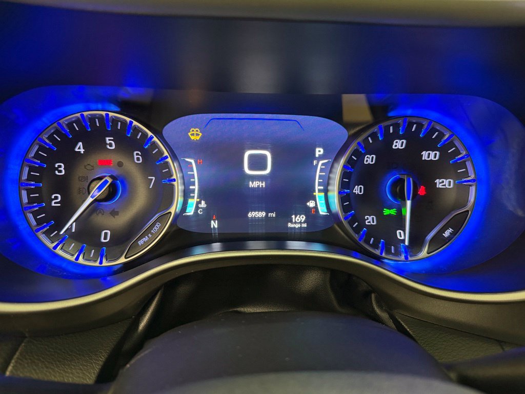 Used 2024 Chrysler Pacifica Touring-L FWD image 24