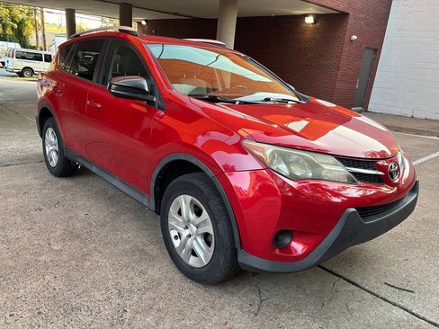 Used 2014 Toyota RAV4 LE AWD/4WD image 3