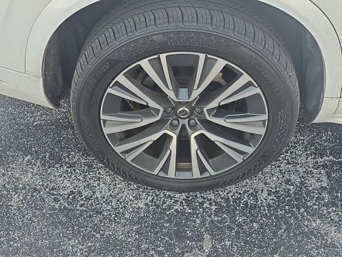 Used 2020 Volvo XC90 T5 Momentum w/ Protection Package Premier image 5