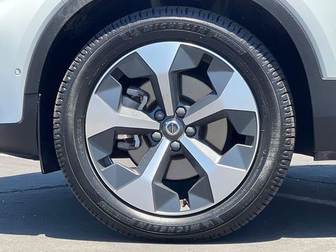 Used 2024 Volvo XC40 B5 Plus AWD/4WD image 26