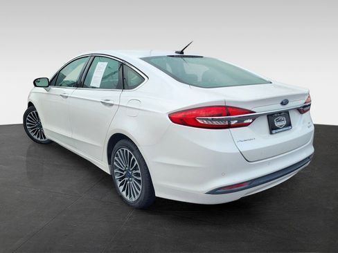Used 2017 Ford Fusion SE w/ Fusion SE Technology Package image 7