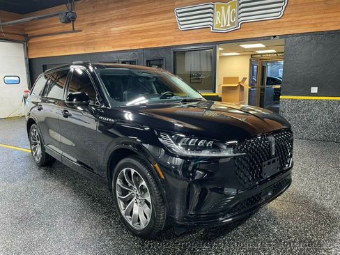 Used 2025 Lincoln Aviator AWD w/ Jet Appearance Package image 2