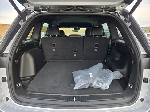 New 2025 Jeep Grand Cherokee Altitude image 28