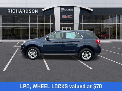 Used 2017 Chevrolet Equinox LS FWD image 2