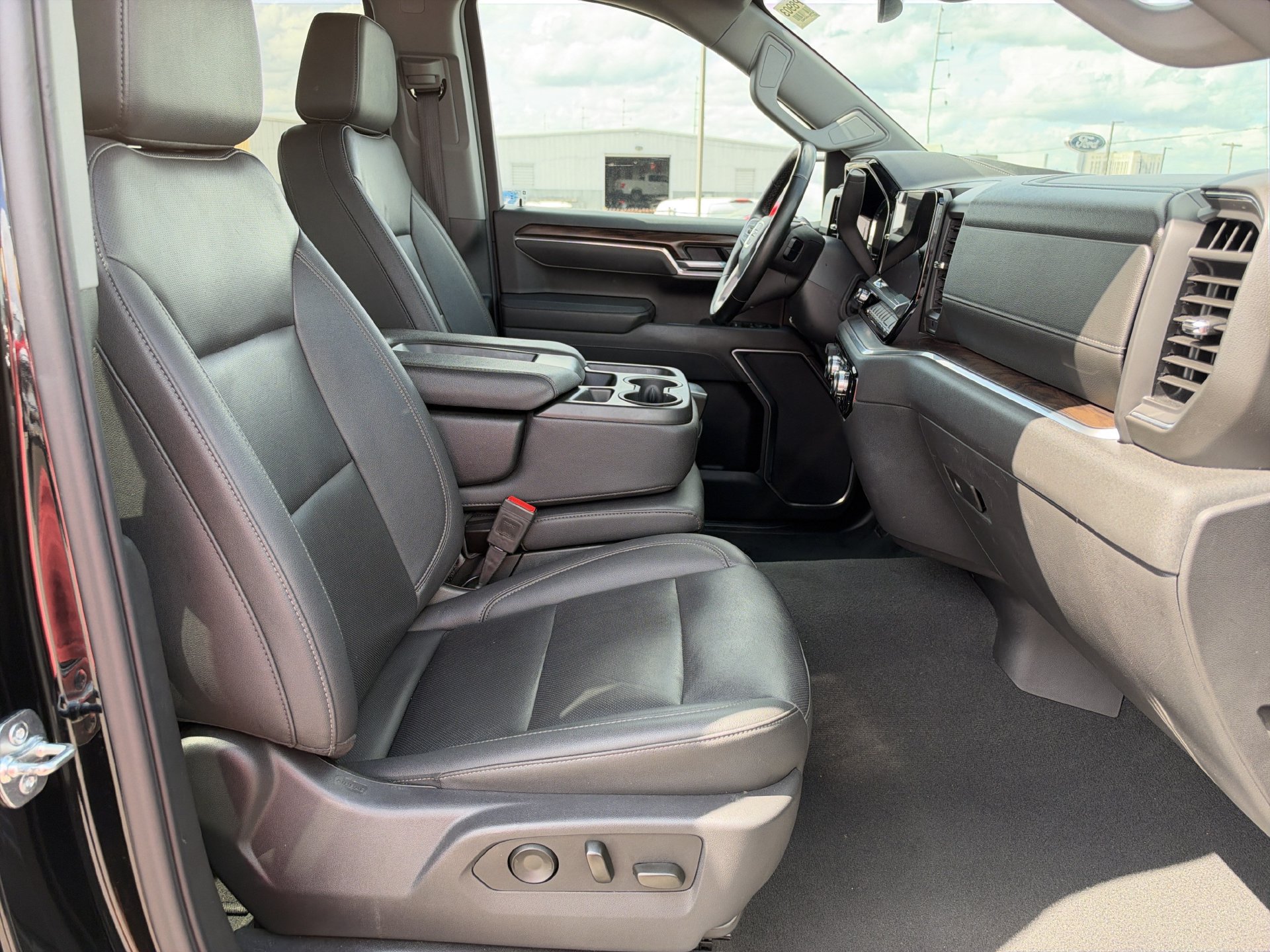 Used 2025 GMC Sierra 1500 SLT RWD image 15