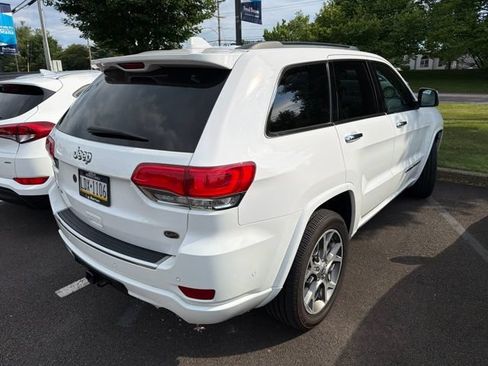 Used 2019 Jeep Grand Cherokee Overland AWD/4WD image 11