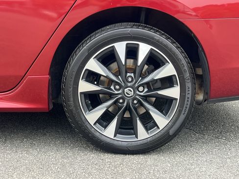 Used 2019 Nissan Sentra SR w/ Premium Package (SR) image 30