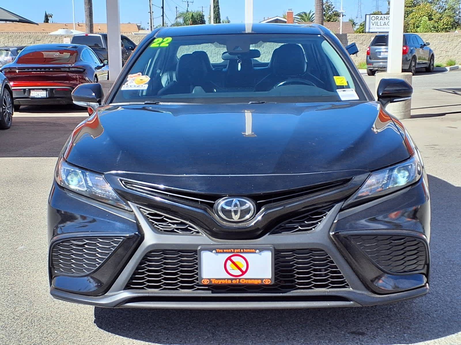 Used 2022 Toyota Camry SE w/ Carpet Mat Package (TMS) FWD image 2
