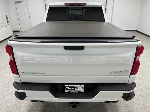 Used 2022 Chevrolet Silverado 1500 High Country w/ High Country Premium Package AWD/4WD image 9