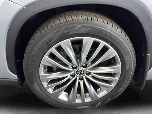 Used 2022 Toyota Highlander Platinum AWD/4WD image 16