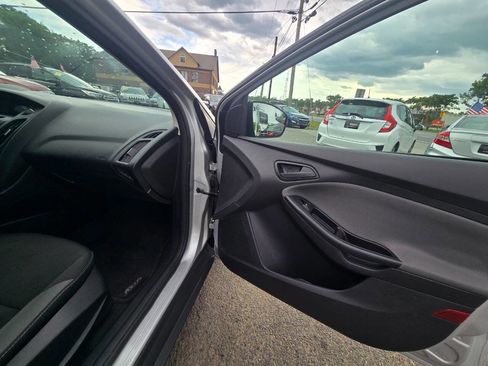 Used 2014 Ford Focus S FWD image 26