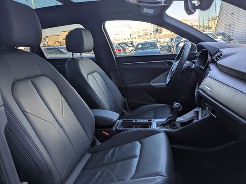 Used 2023 Audi Q3 2.0T Premium w/ Convenience Package image 27