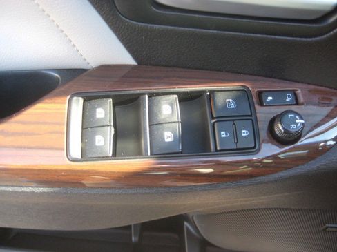 Used 2015 Toyota Sienna Limited Premium image 16