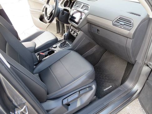 Used 2020 Volkswagen Tiguan SE w/ Panoramic Sunroof Package AWD/4WD image 27