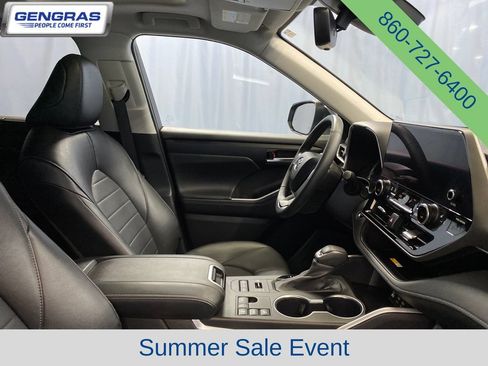 Used 2023 Toyota Highlander XLE AWD/4WD image 44