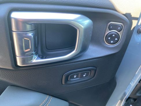 New 2025 Jeep Gladiator Mojave image 25