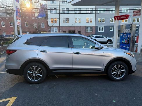 Used 2017 Hyundai Santa Fe SE image 5