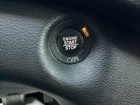 Used 2019 Jeep Cherokee Trailhawk w/ Cold Weather Group AWD/4WD image 31